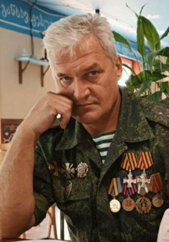 Парта героя.